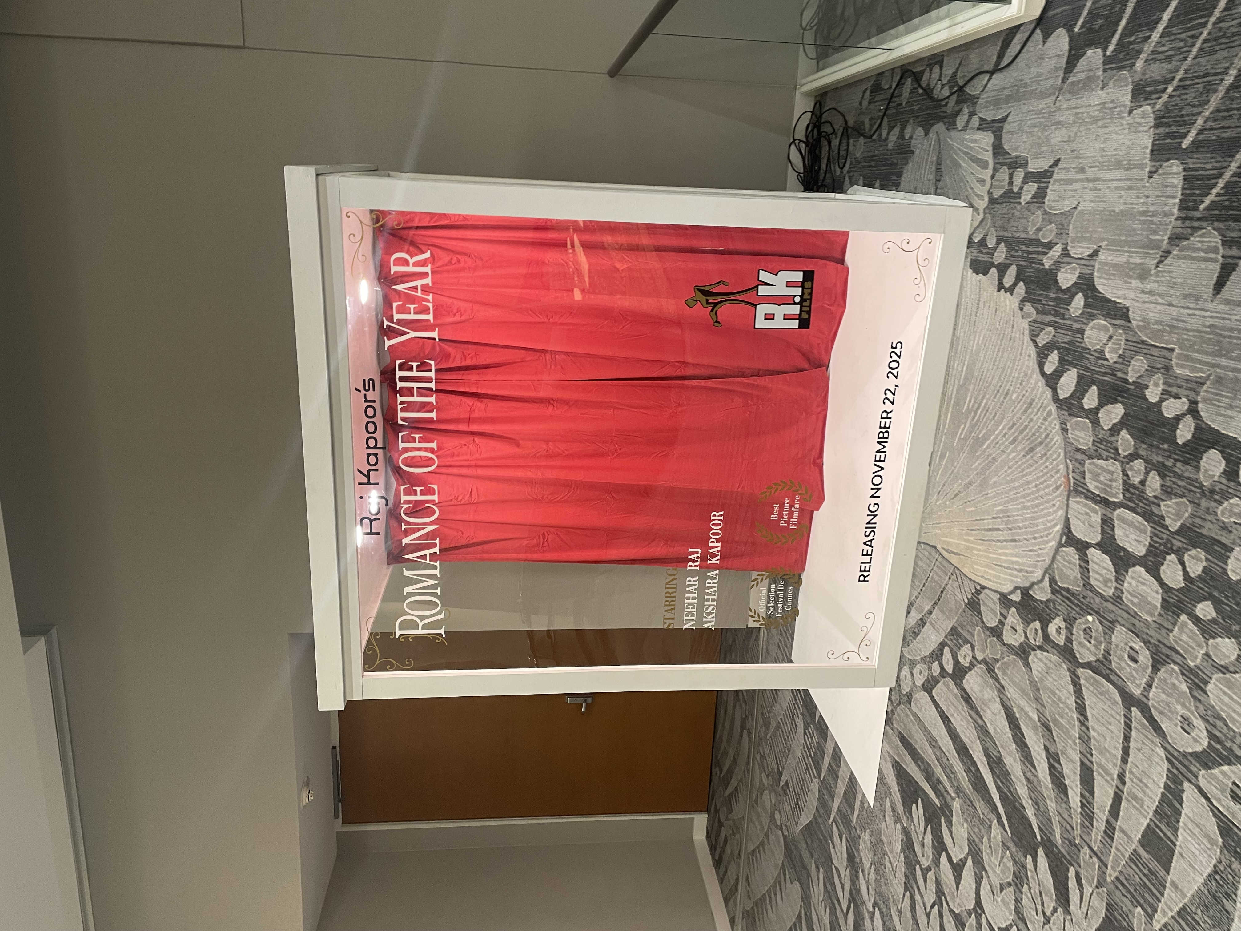 Magazine Photo Booth Rental Chicago | Walk-In Photo Box Rental