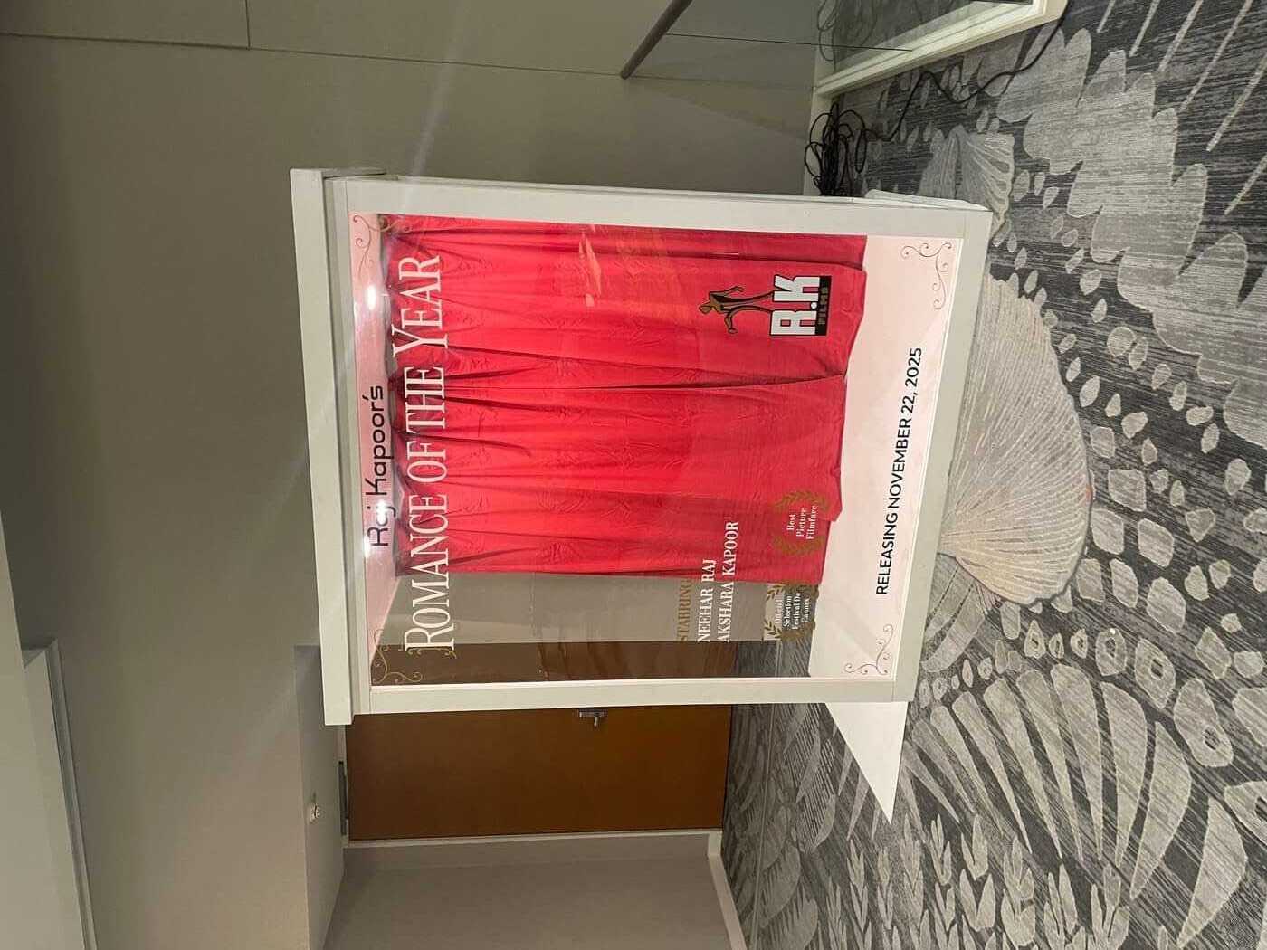 Magazine Box Rental Magazine Photo Booth Rental Chicago | Walk-In Photo Box Rental